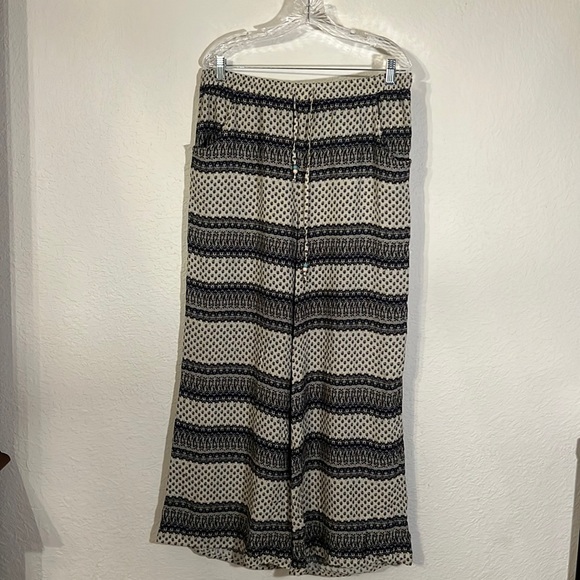 American Eagle Outfitters Pants - American Eagle High-Waist Paisley Palazzo pants, size large.